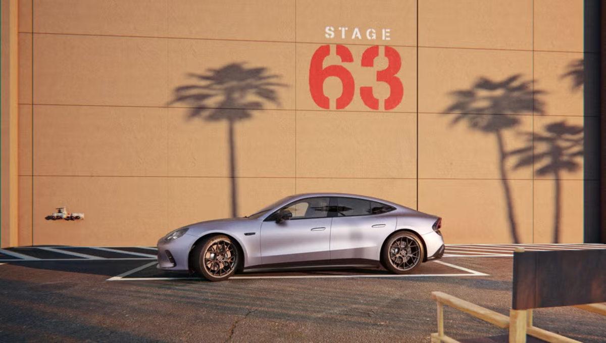 Mercedes-AMG GT 53’ün dış tasarımını gösteren yan profil görseli.
