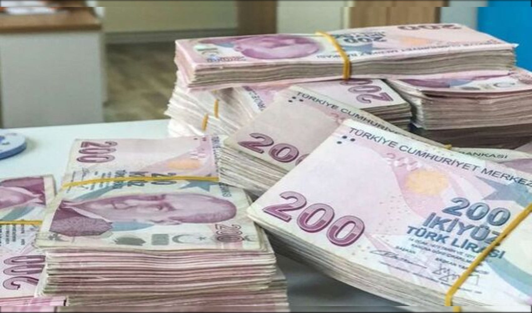 Treasury borrows approximately 95.7 billion liras in two auctions
