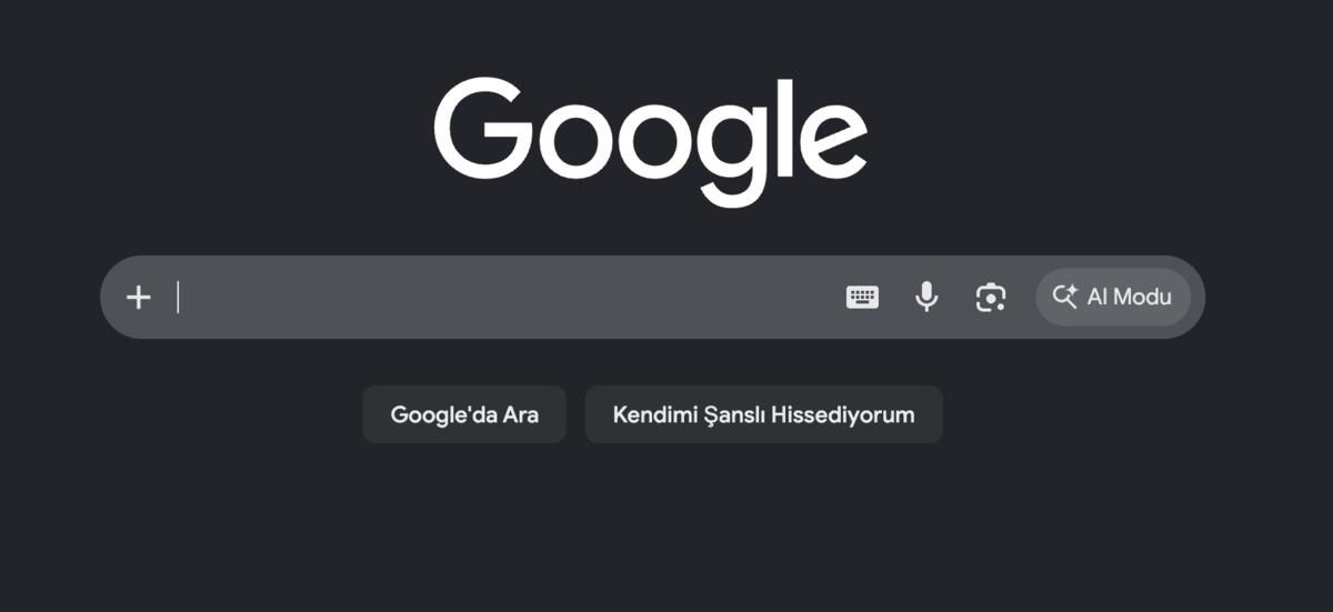 Google arama ana sayfasında arama çubuğu, Google’da Ara ve Kendimi Şanslı Hissediyorum butonları görülüyor.
