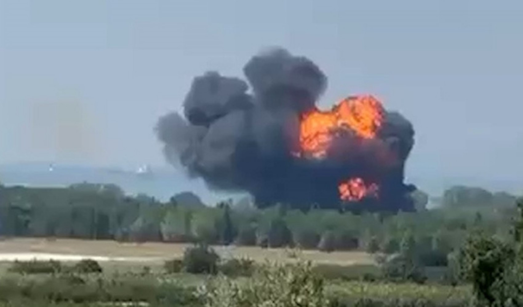 Ultim'ora... Aereo da addestramento precipita a Yalova: il momento dell'incidente ripreso dalle telecamere