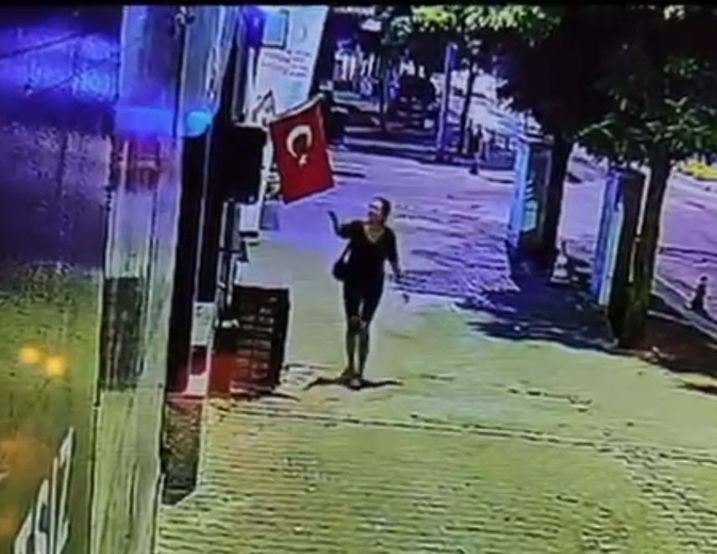 Muğla Menteşe’de güvenlik kamerasına yansıyan olay anından görüntü.