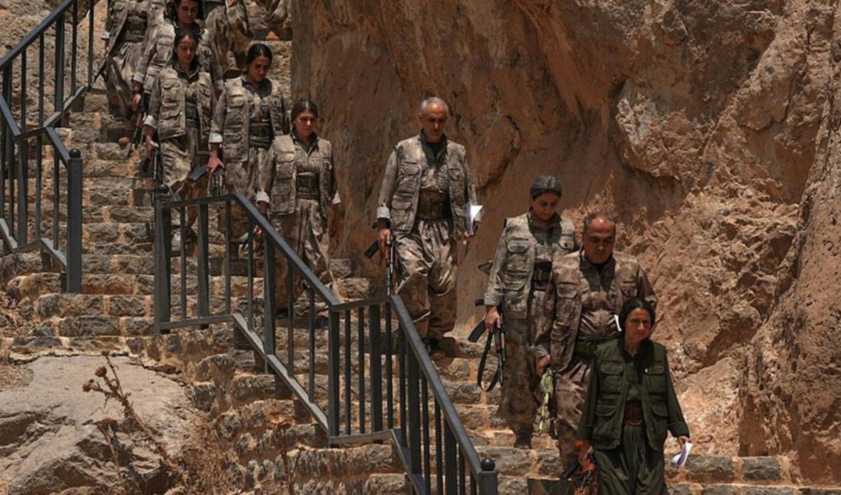 Terör örgütü PKK'nın 'bırakacağı' silahlarına ne olacak? MİT'in görevi belli oldu, dikkat çeken MGK ayrıntısı