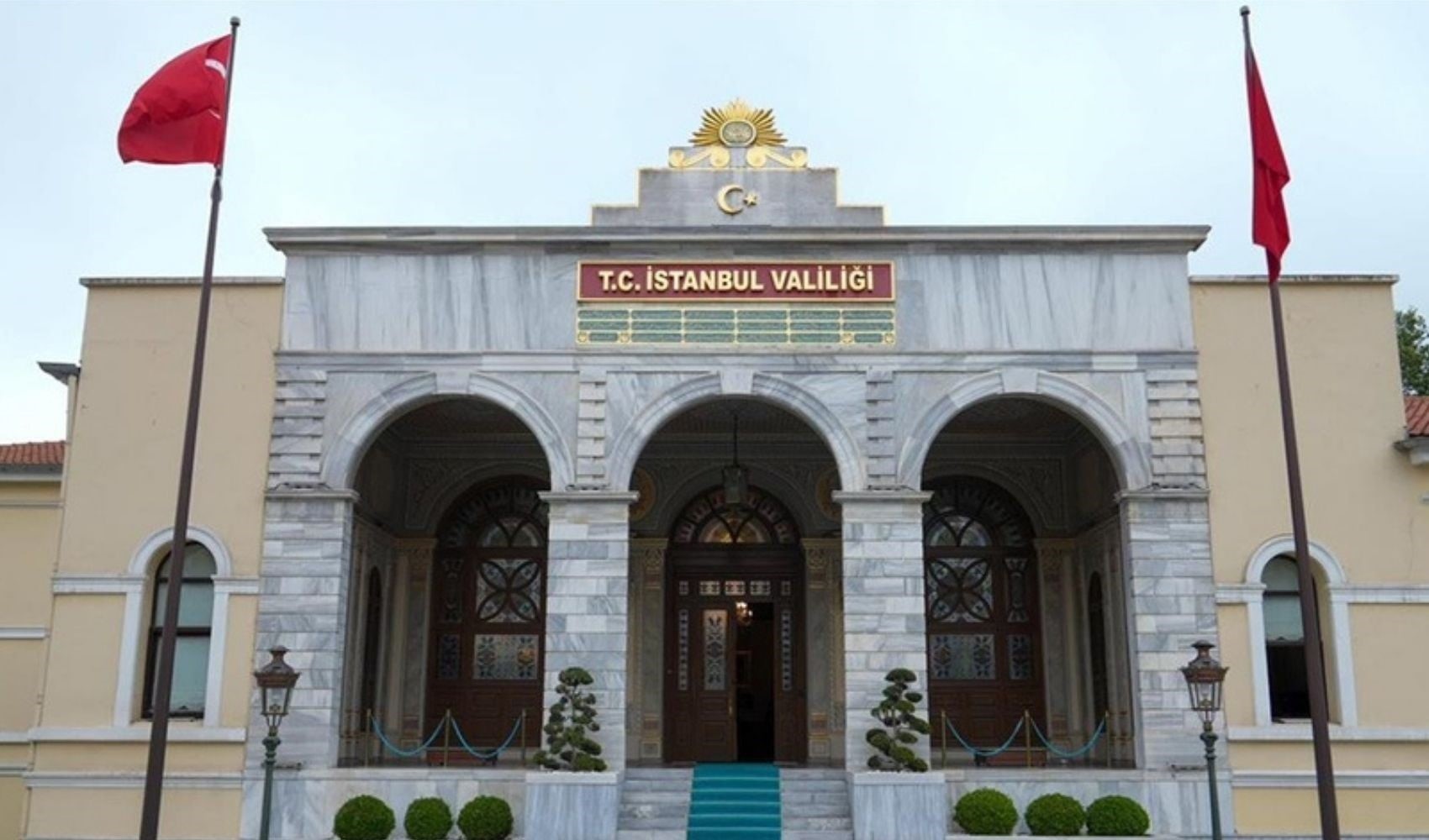 İstanbul Valiliği, Silivri'de yangının kontrol altına alındığını açıkladı