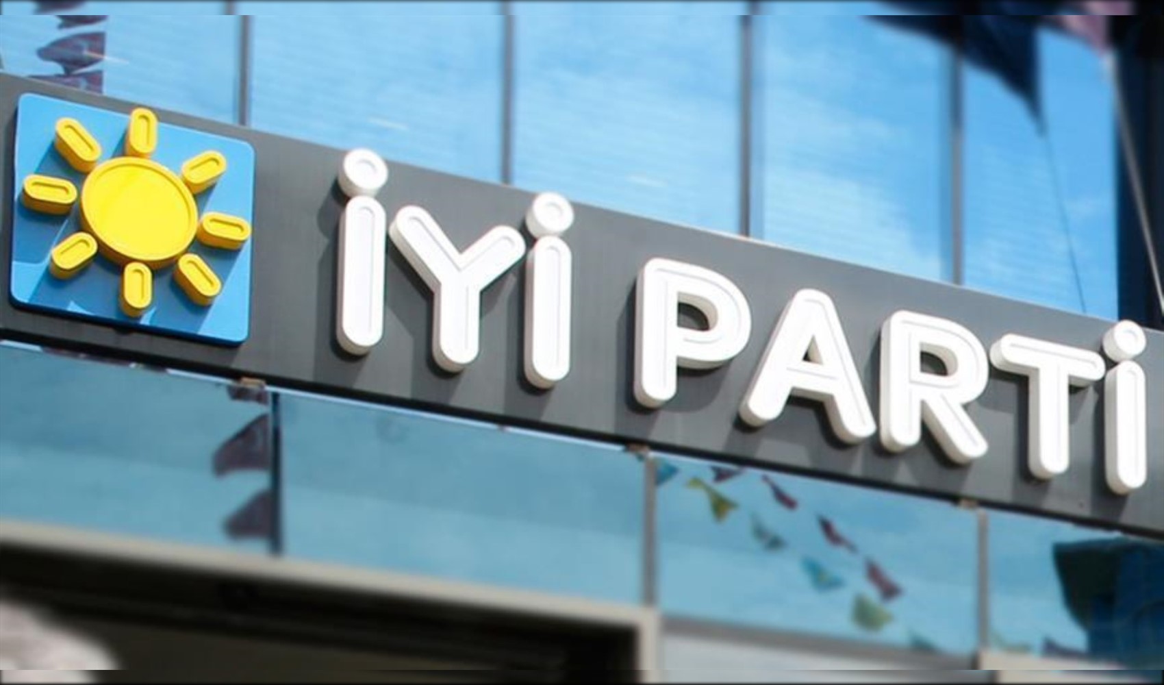 Declaración de renuncia de Mehmet Mustafa Gürban, del İYİ Parti, cuyo nombre se vinculaba al AKP: 