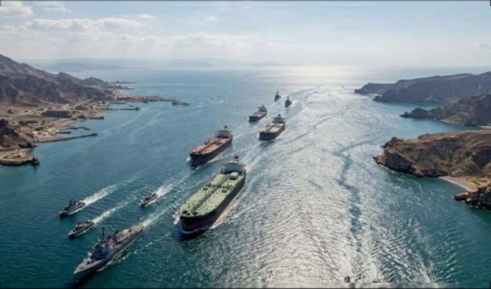 İran, Hürmüz Boğazı’na geçişler için izin şartı getirdi