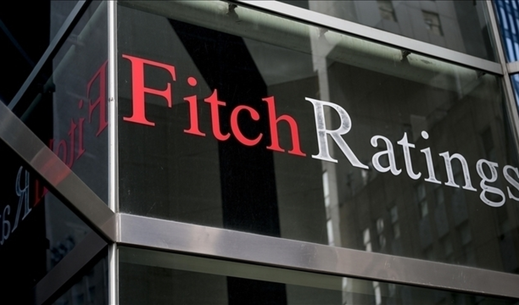 Fitch confirma la calificación crediticia de EE. UU. en AA+