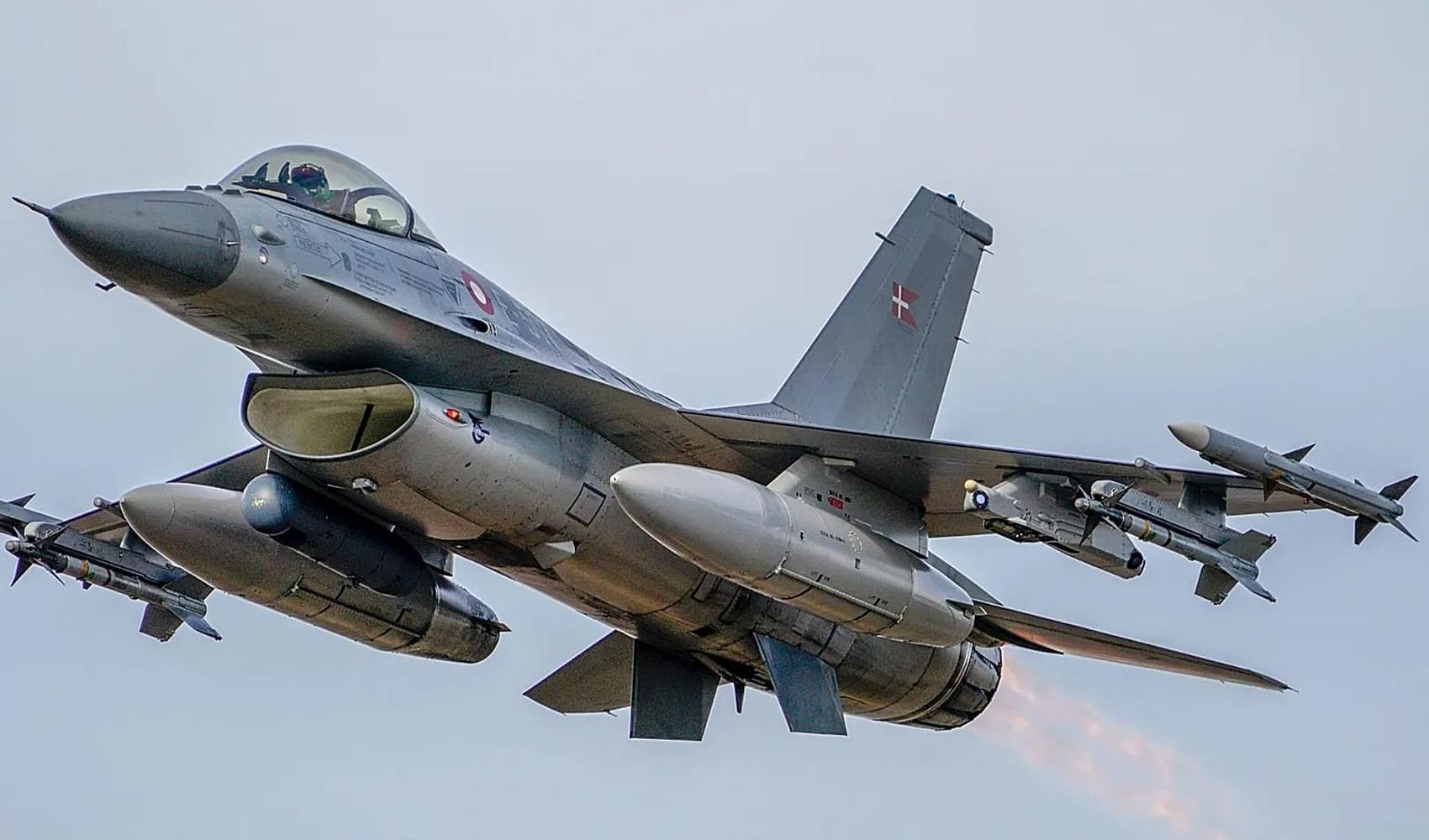 NATO jetleri İHA düşürdü: