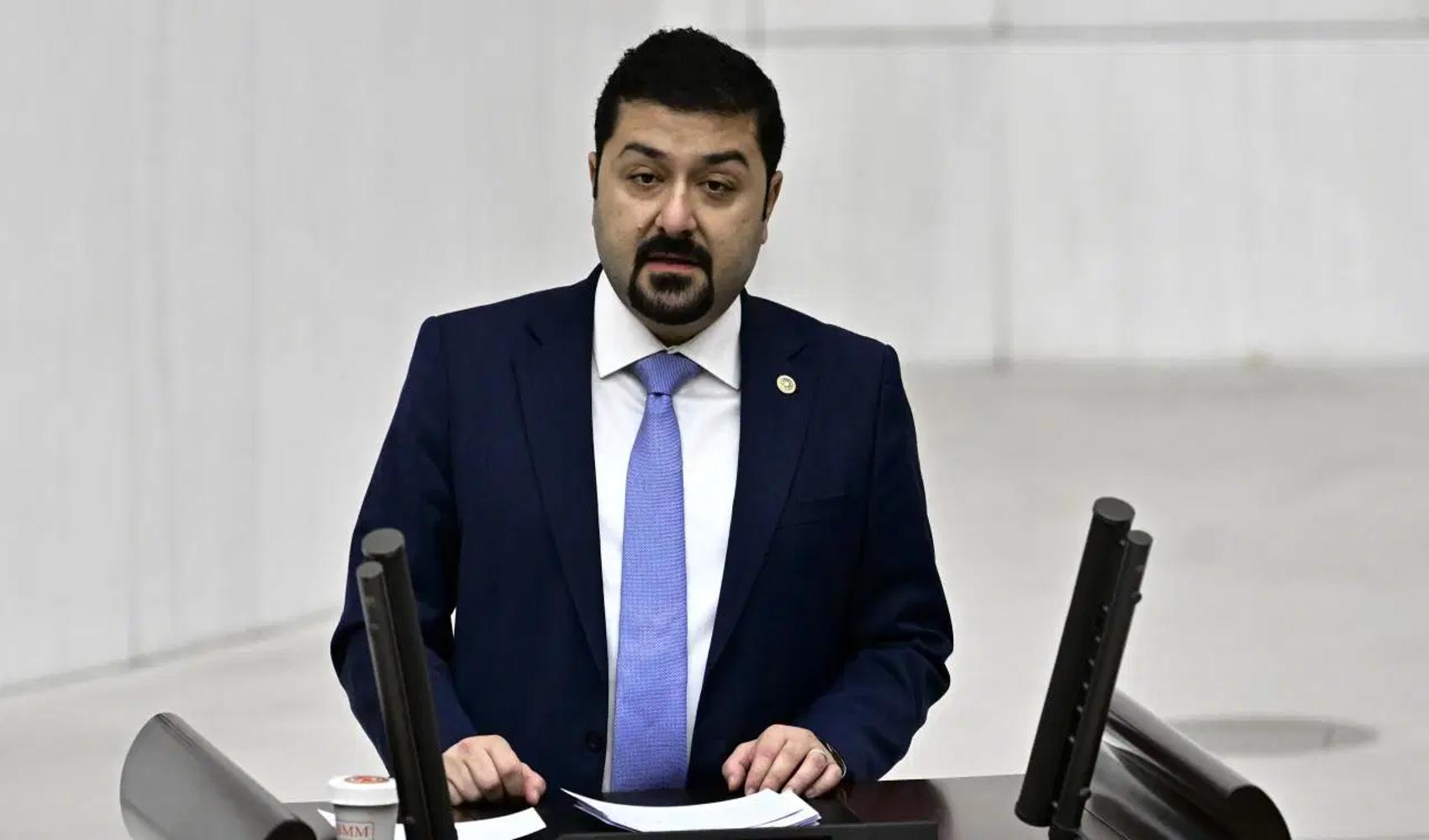 Première déclaration du député CHP Ahmet Baran Yazgan concernant les allégations de harcèlement et les images de coups et blessures : « C'est un piège »