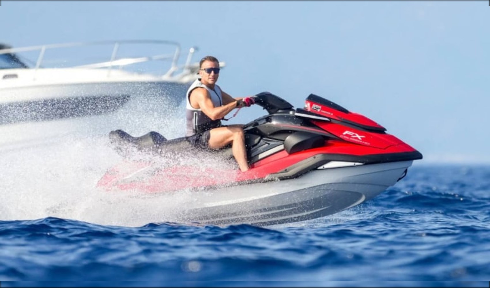 Jet ski ve yat görüntüleri tepki çekti