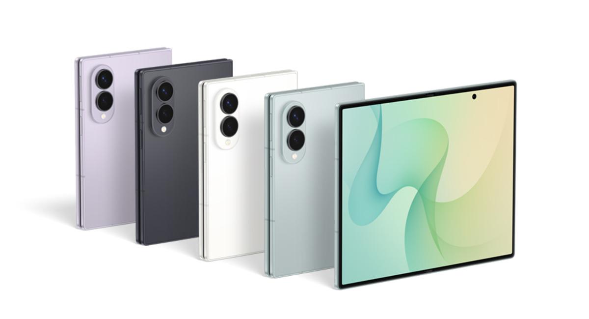 Galaxy Z Fold8 modelinin farklı renk seçenekleri ve açık ekran görünümü.