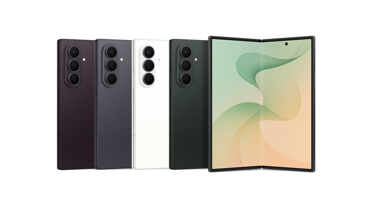 Galaxy Z Fold8 Ultra modelinin farklı renkleri ve katlanabilir açık ekran tasarımı.