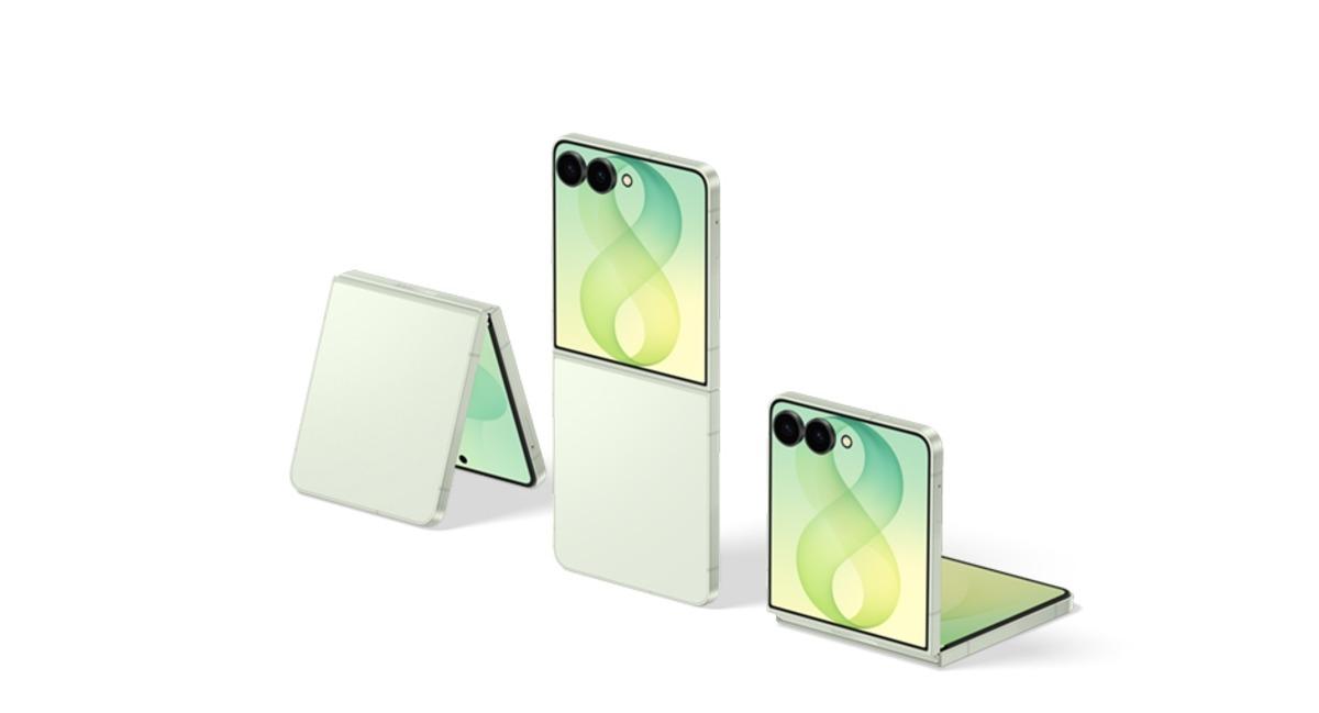 Galaxy Z Flip8 modelinin farklı katlanma pozisyonlarında ürün görseli.