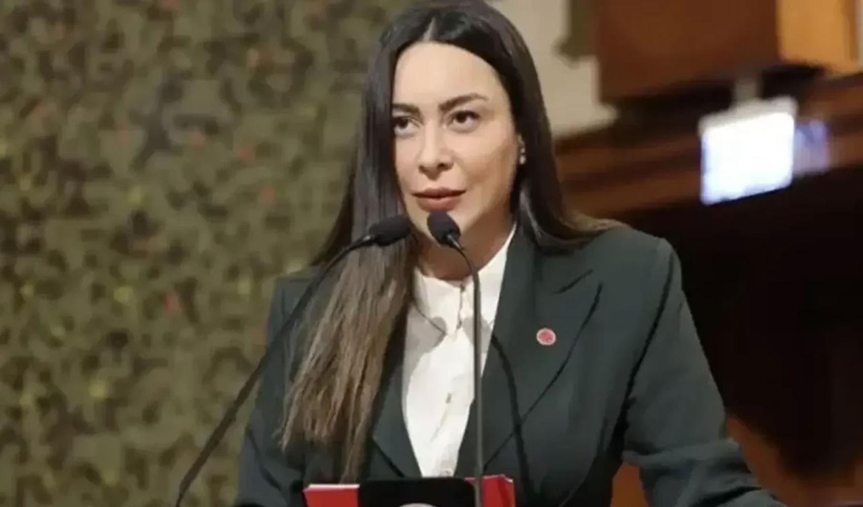 Hülya Şimşek, membre du conseil municipal de Sultangazi, a été placée en détention provisoire