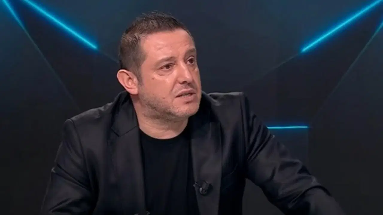 Nihat Kahveci stüdyo yayınında Beşiktaş maçını değerlendirirken görülüyor.