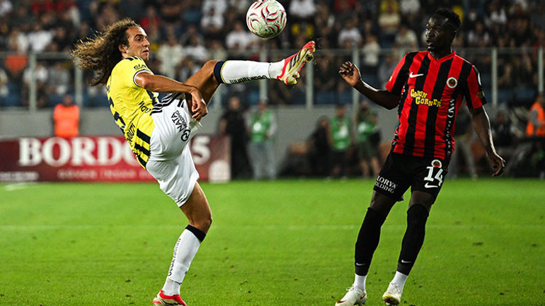 Fenerbahçe ile Gençlerbirliği maçından bir mücadele anı