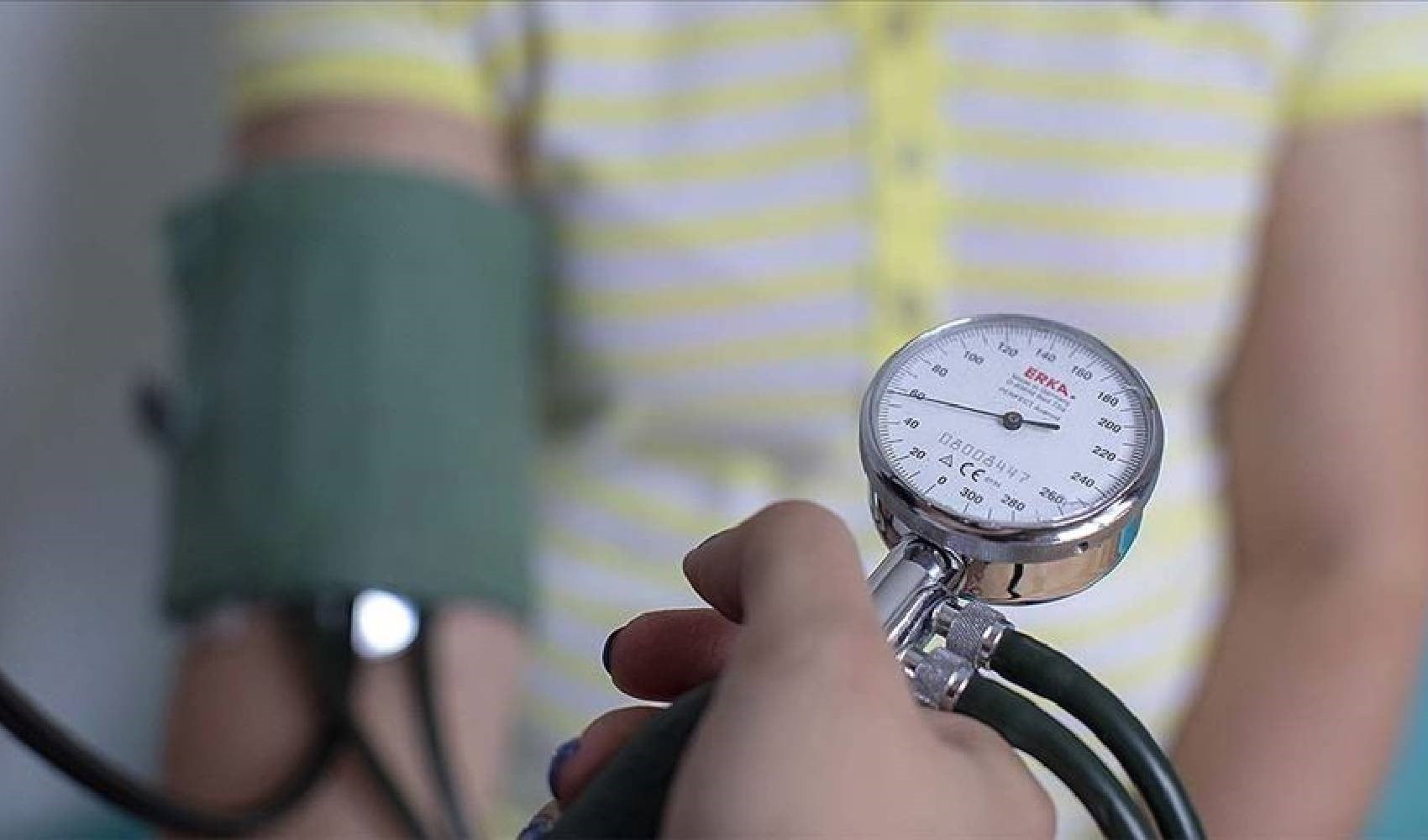Hipertansiyon hastalarına yaz uyarısı: Aşırı sıcaklarda tansiyon dalgalanmalarına dikkat