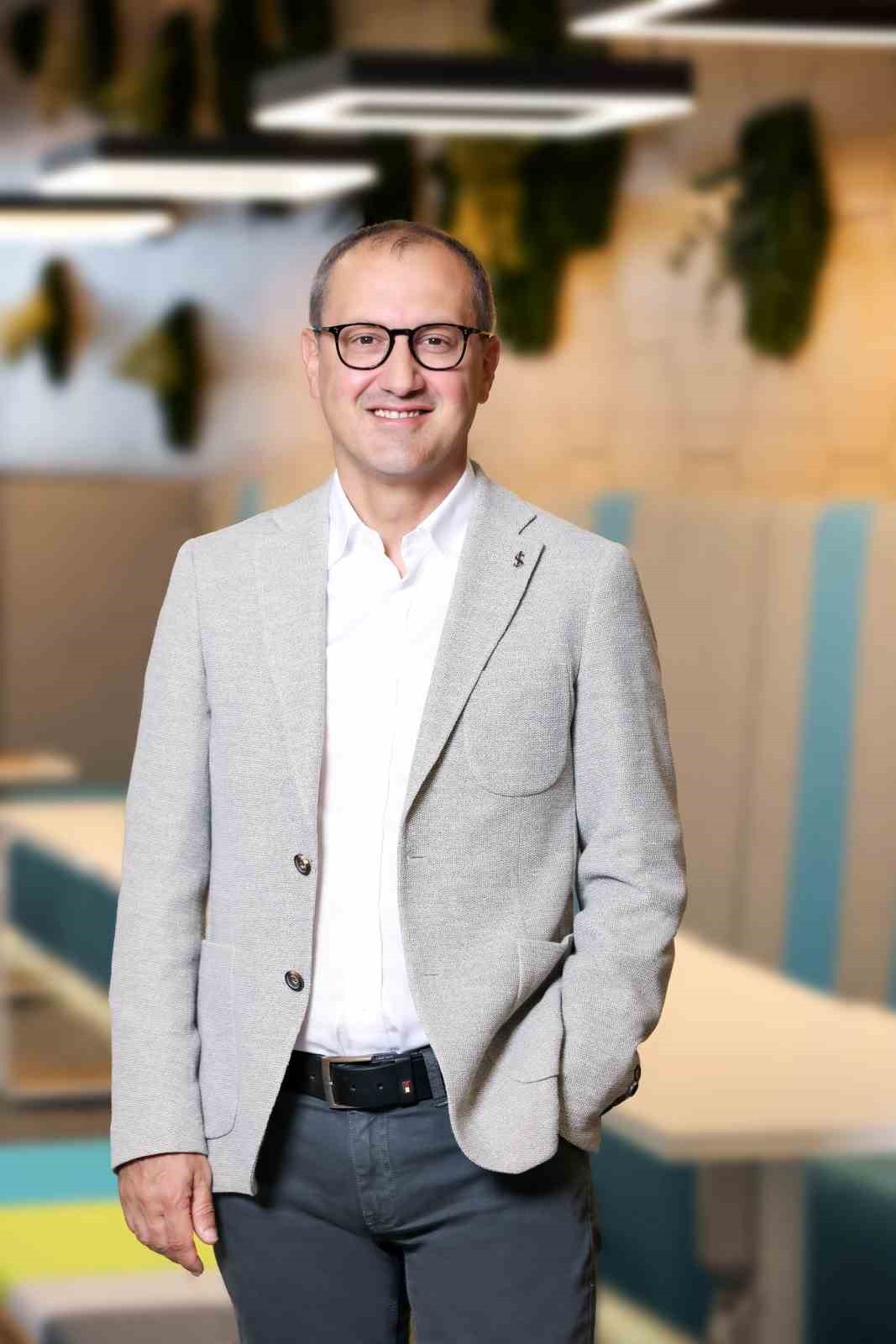 İş Bankası Genel Müdür Yardımcısı Sezgin Lüle'nin portre fotoğrafı.