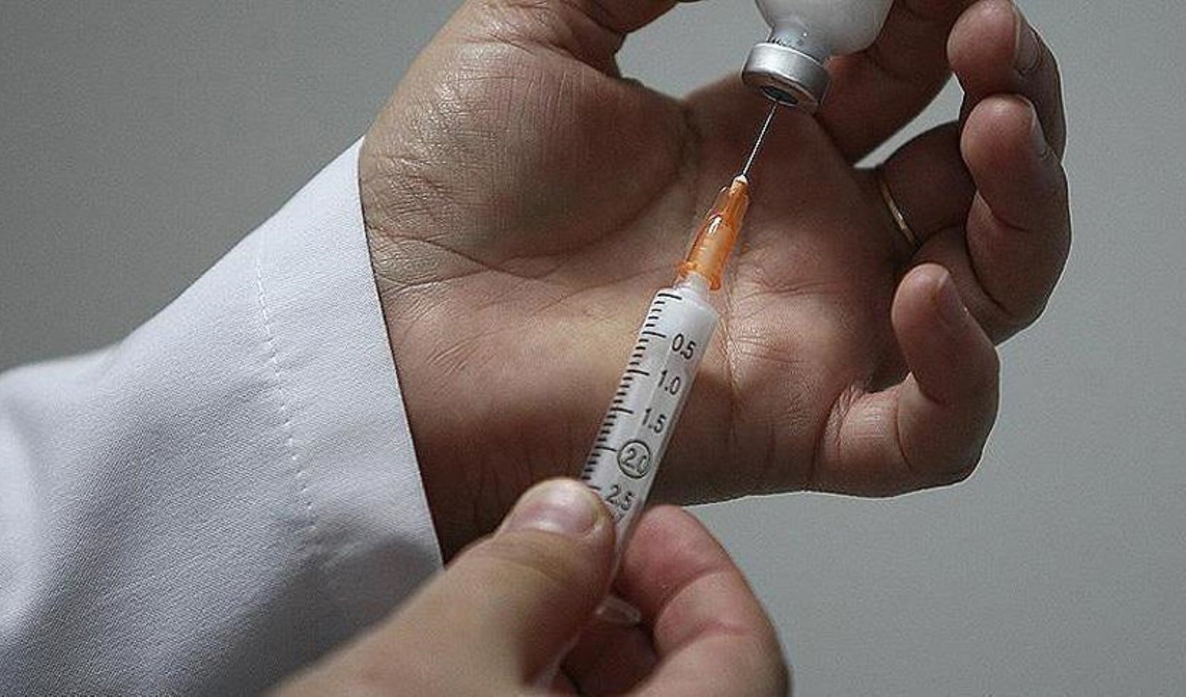 HPV aşısında ücretsiz uygulama tartışması sürüyor: Bakanlık bilimsel değerlendirmeyi bekliyor