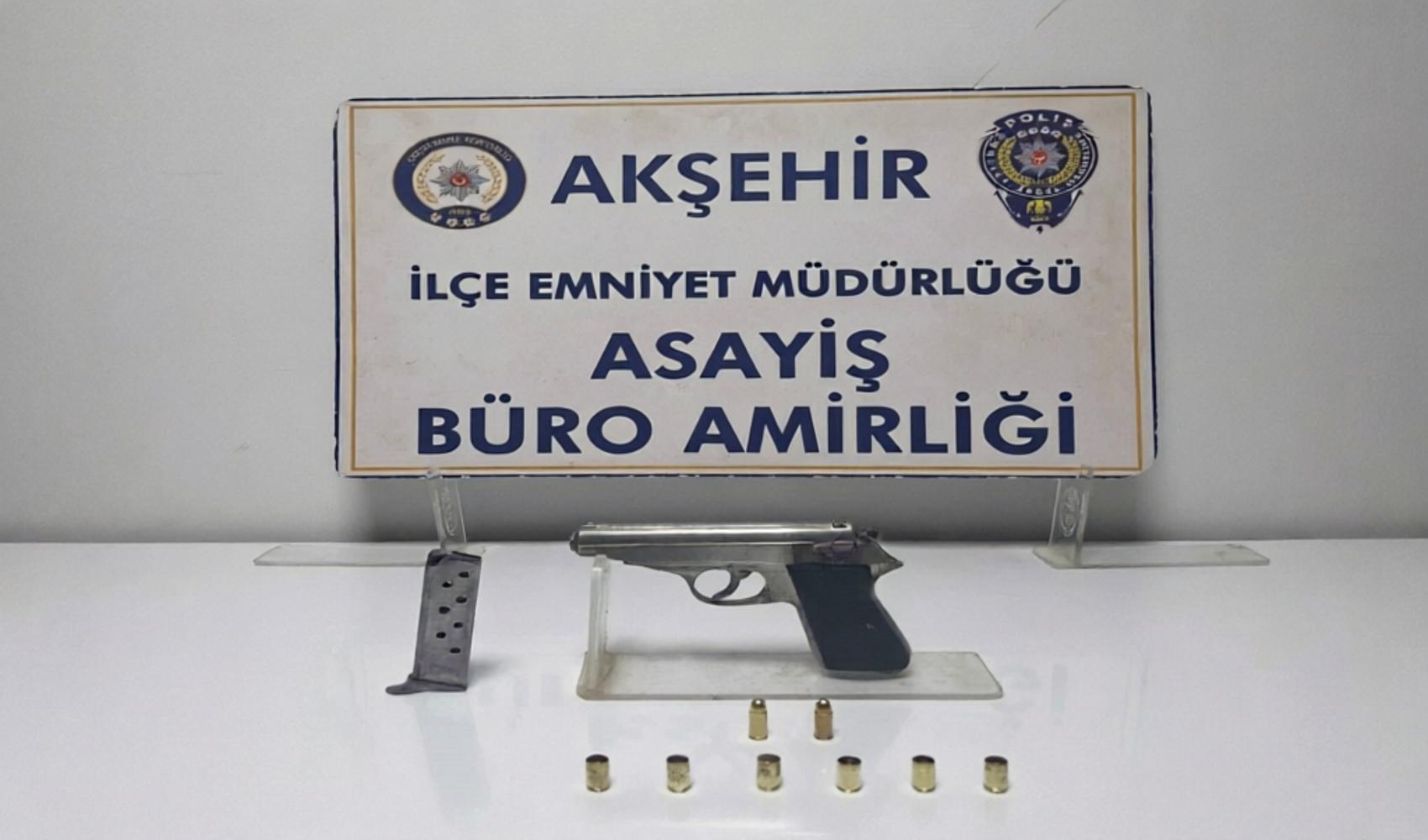 Konya’da düğünde havaya ateş açan kişi sivil polislerce suçüstü yakalandı