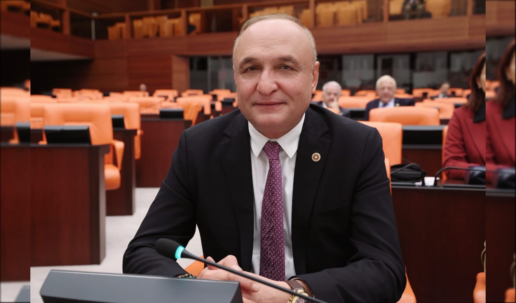Aggressione con coltello contro il deputato dello YENİ Parti Melih Meriç: identificato l'aggressore