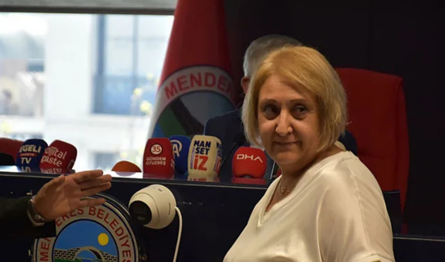 La mairie par intérim de Menderes passe à l'AKP : la première mesure d'Asuman Şen est connue