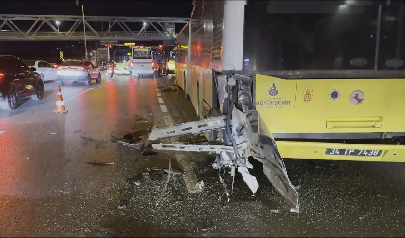 Büyükçekmece D-100 Karayolu’nda zincirleme trafik kazası: 3 kişi hastanede