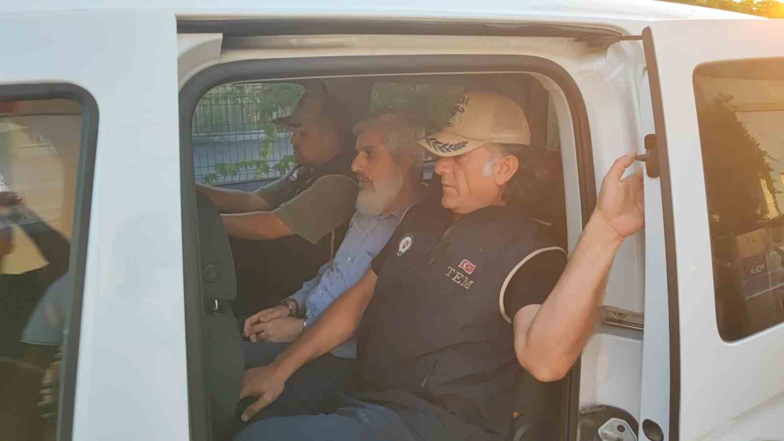 Alparslan Kuytul’un polis aracında oturduğu an.