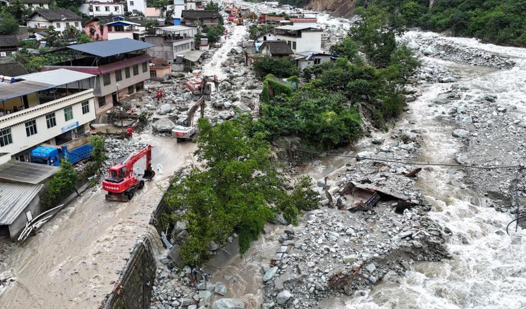 Çin’in güneyinde şiddetli yağışlar sel ve toprak kaymasına yol açtı: 10 kişi öldü