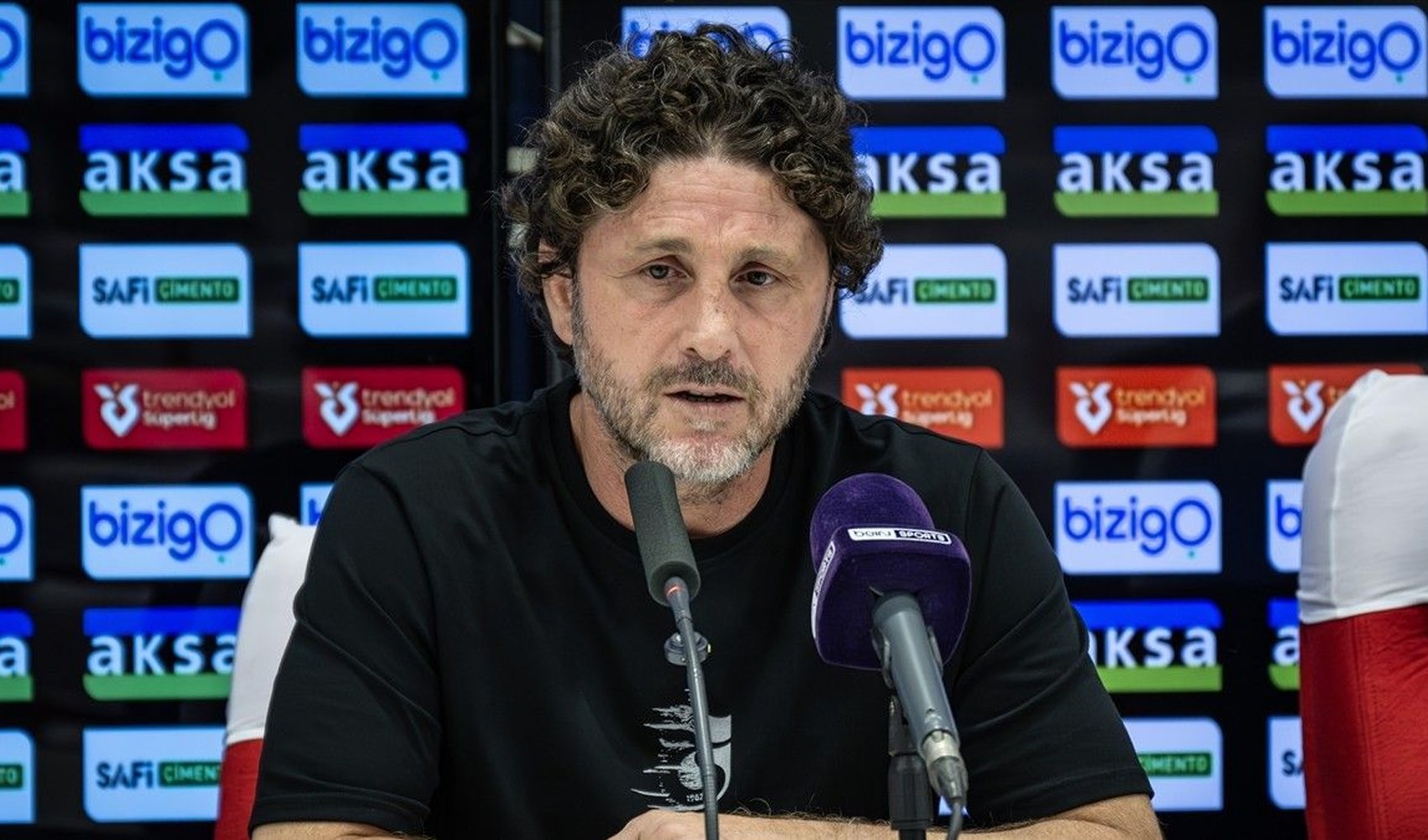 Fatih Tekke revela los jugadores en la agenda de salidas antes del partido contra el Ferencvaros