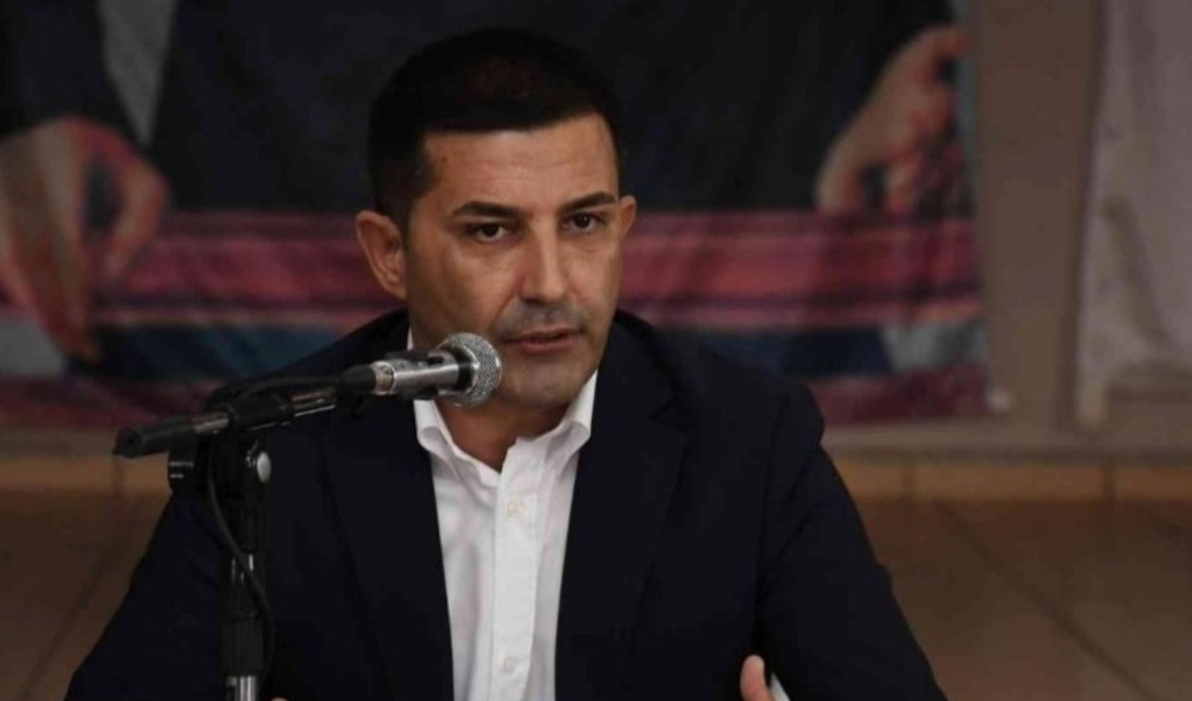 El alcalde detenido de Kuşadası, Ömer Günel, renuncia al CHP