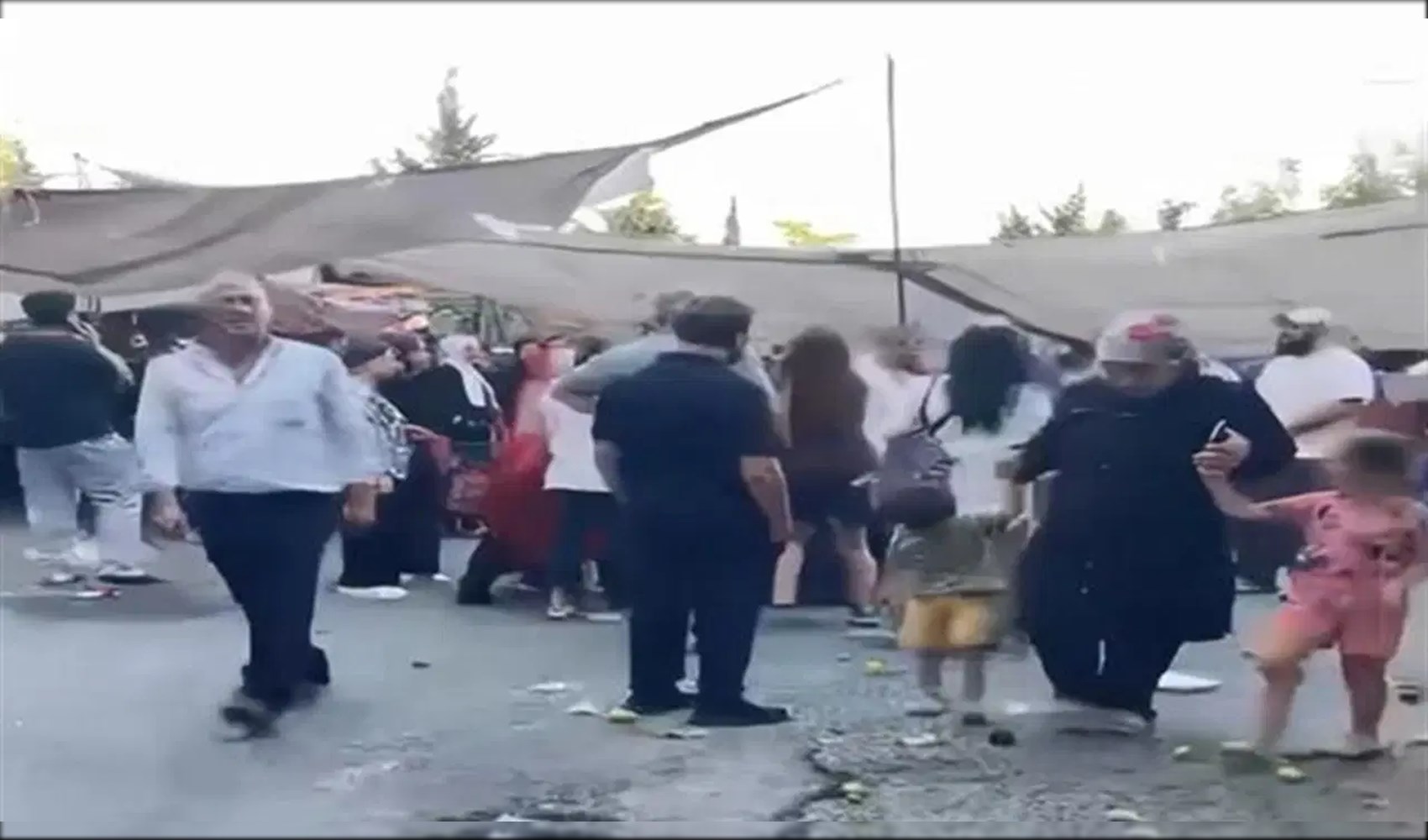 Pazarda ürün seçme tartışması kavgaya dönüştü: Bir kadın başından yaralandı, esnaf cezaevine gönderildi