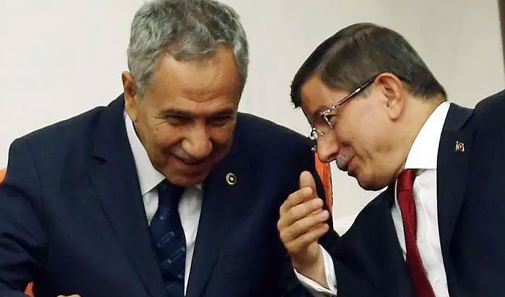 Bülent Arınç si rivolge a Davutoğlu, che si ritira dalla politica: 'Restando fedeli al nostro leader...'