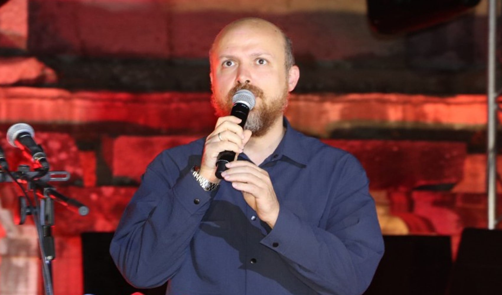 Bilal Erdoğan, TÜGVA etkinliğinde şarkı söyledi: 'Size helal olsun!'