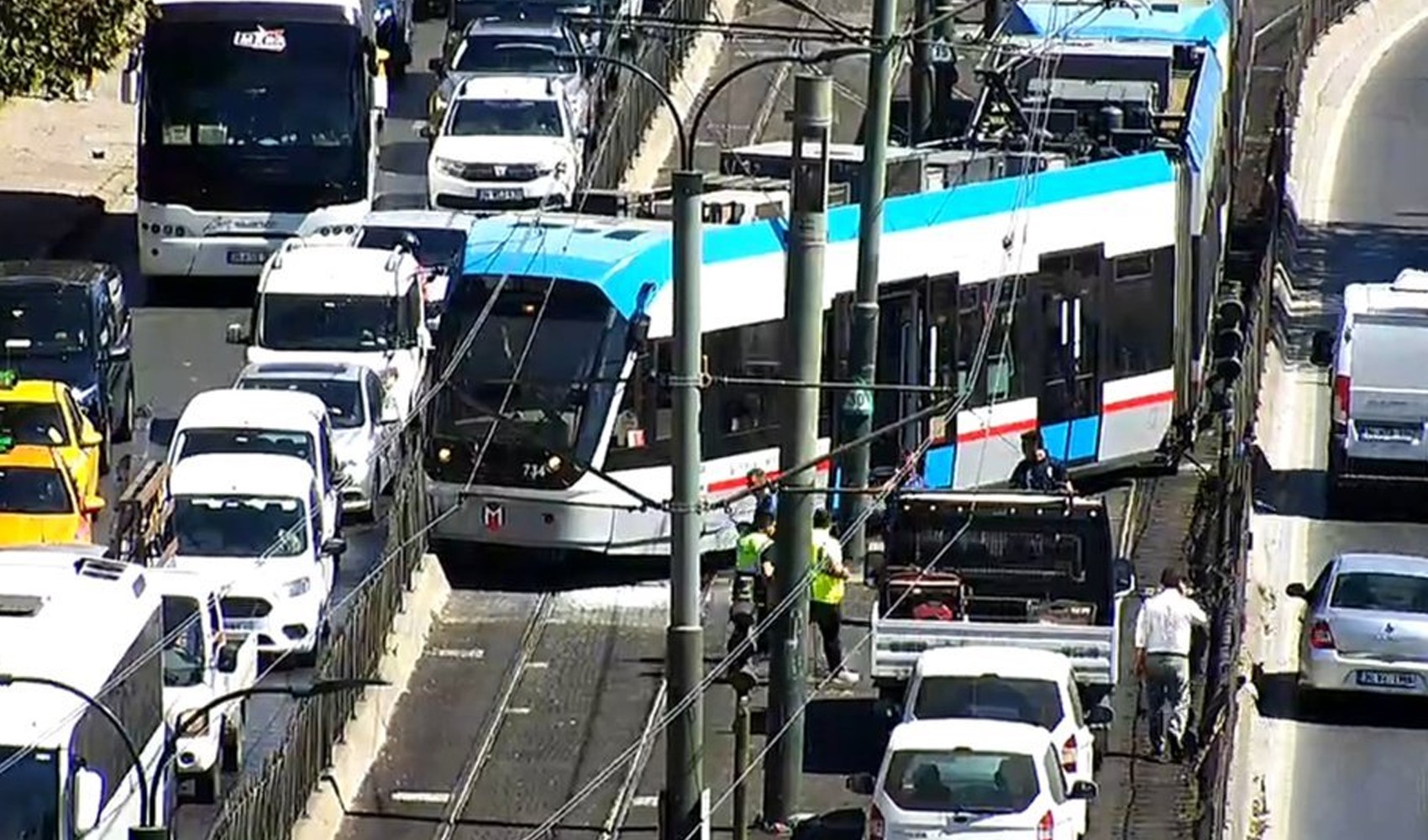 Fındıklı’da tramvay raydan çıktı
