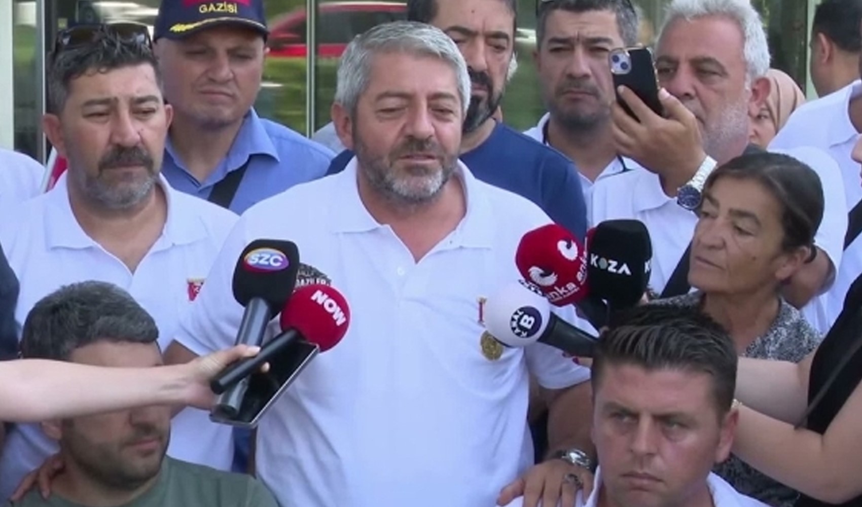 Şehit yakınları ve gazilerin bakanlıktaki eylemine gece yarısı polis geldi