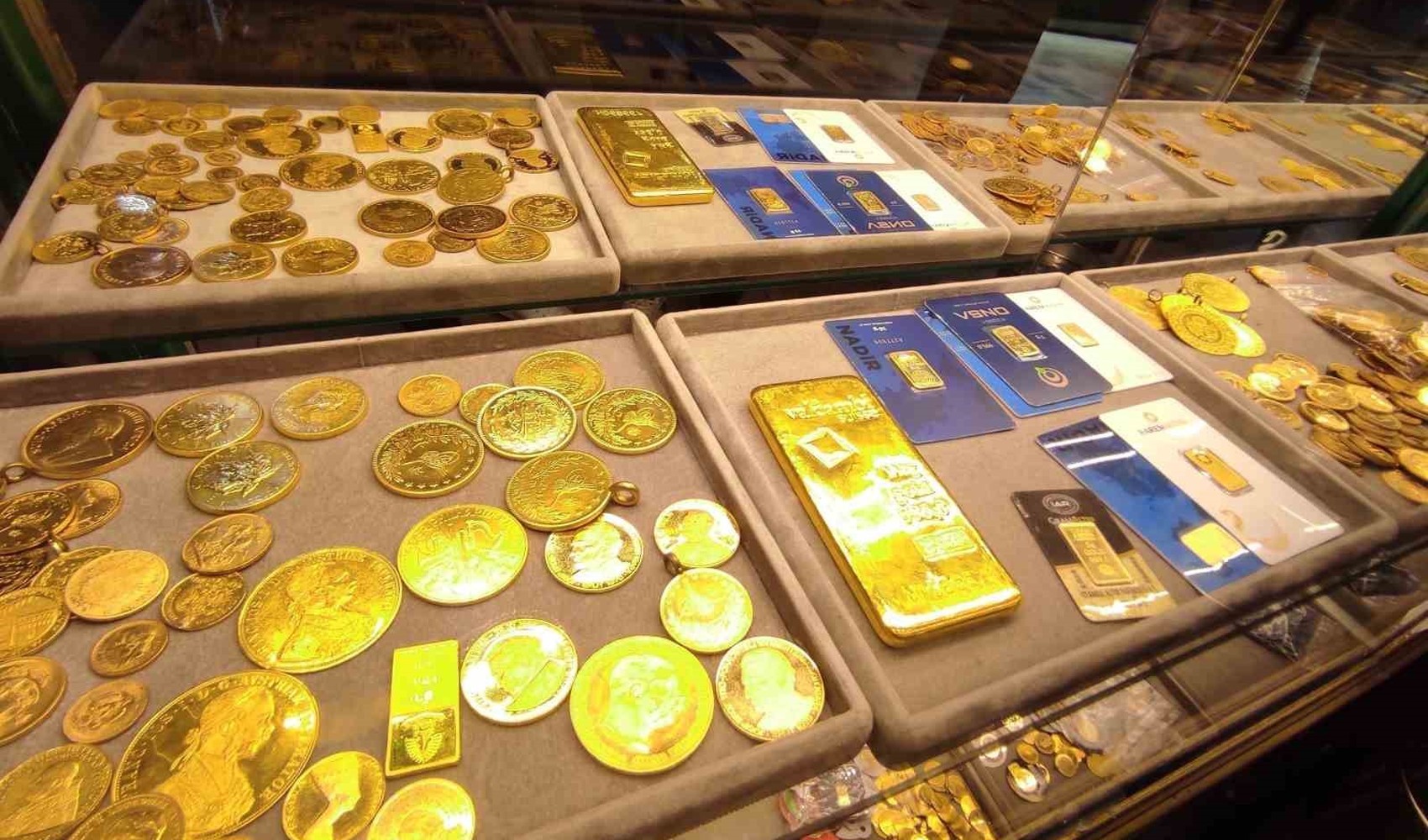 Gram altın 7 bin lirayı aştı: Ons altında yükseliş 4 bin 565 dolara taşındı