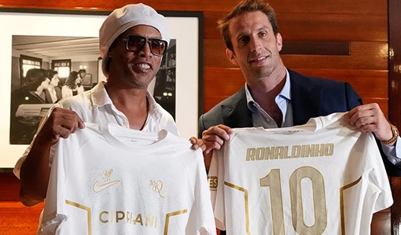 Ronaldinho 46 yaşında yeniden sahalara dönüyor! Yeni takımı belli oldu