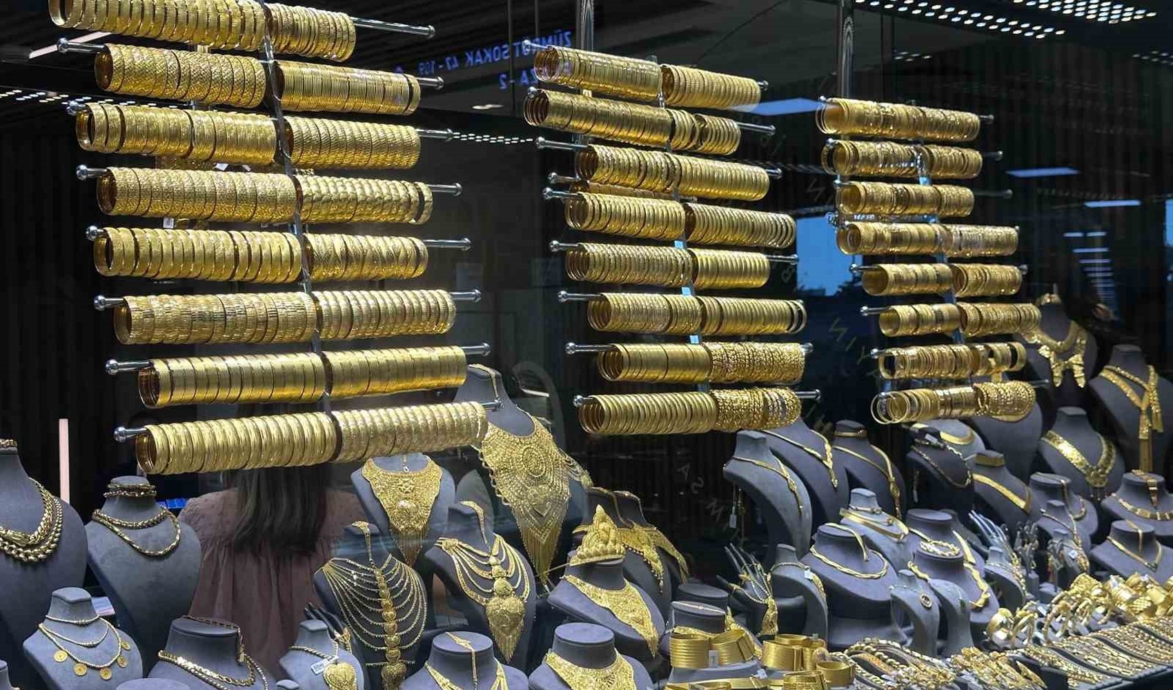Gram altın 4 ay sonra 7 bin lirayı aştı: Kuyumcularda kar satışı hareketliliği