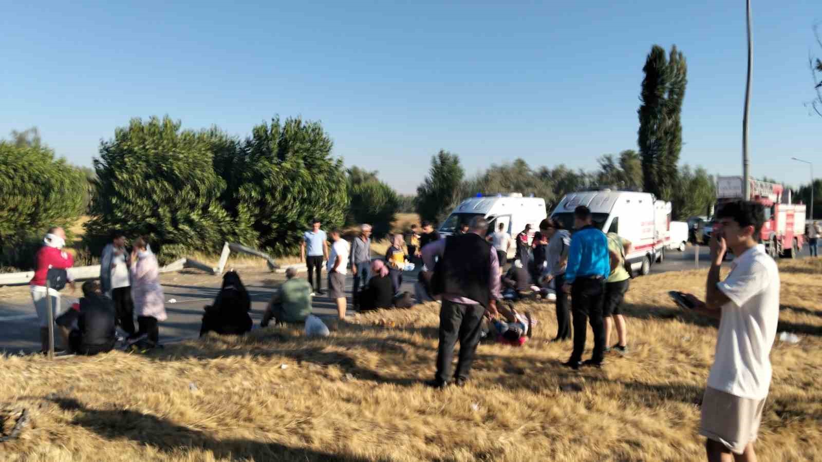 Passengers and medical teams waiting at the scene following the passenger bus accident in Afyonkarahisar.
