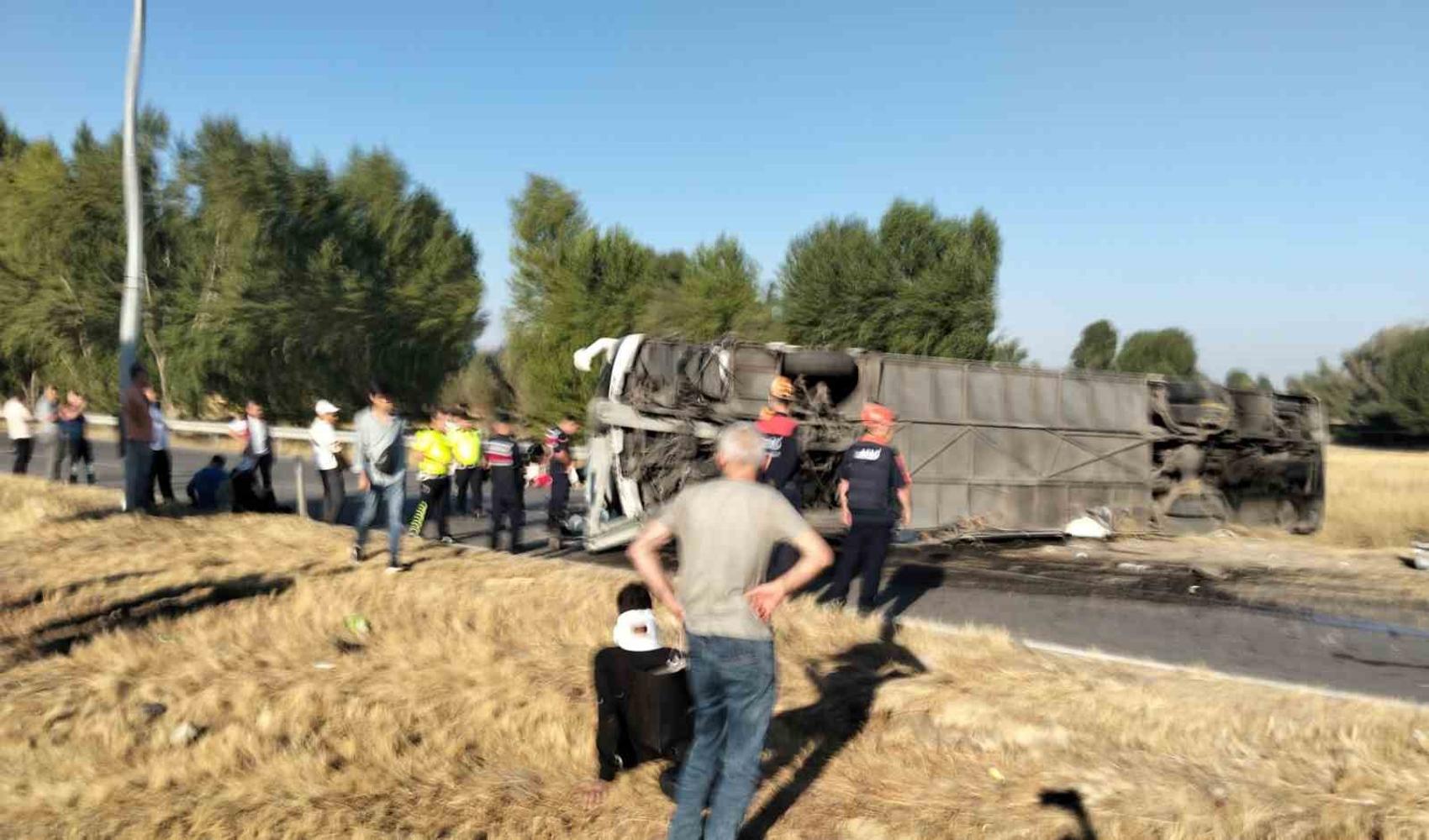 Passenger bus overturns in Afyonkarahisar: Many injured