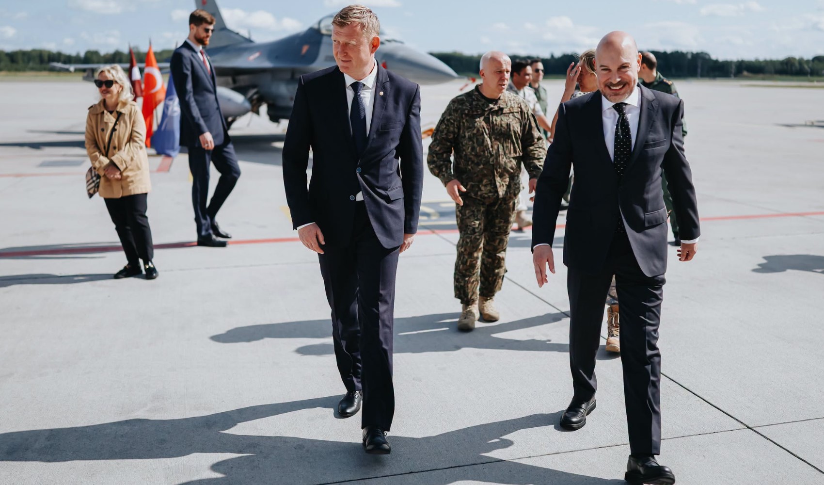 Türk F16 savaş uçakları Letonya'daki Lielvarde Üssü'ne indi