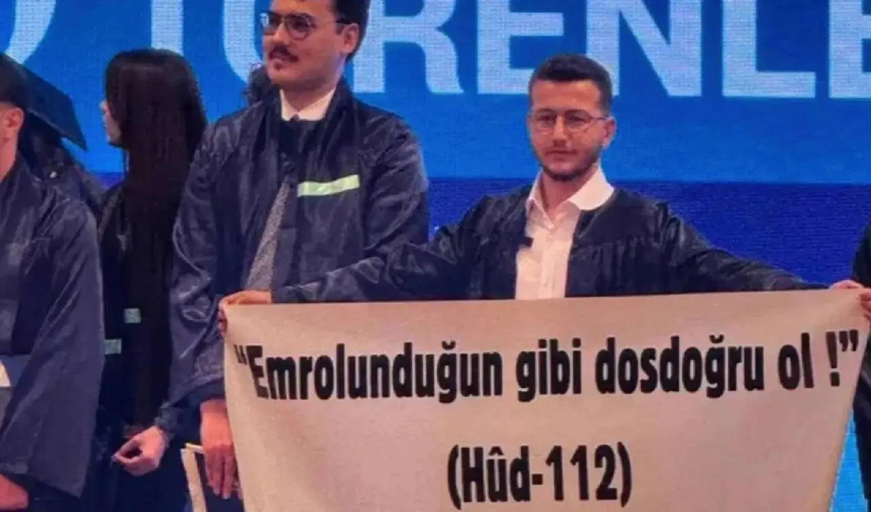 Il suo post con un versetto era diventato virale: Mustafa Malo, laureato alla Yeditepe, arrestato per i suoi post sui social media