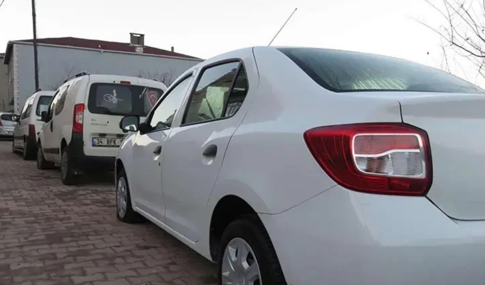 Park halindeki otomobile saldırı