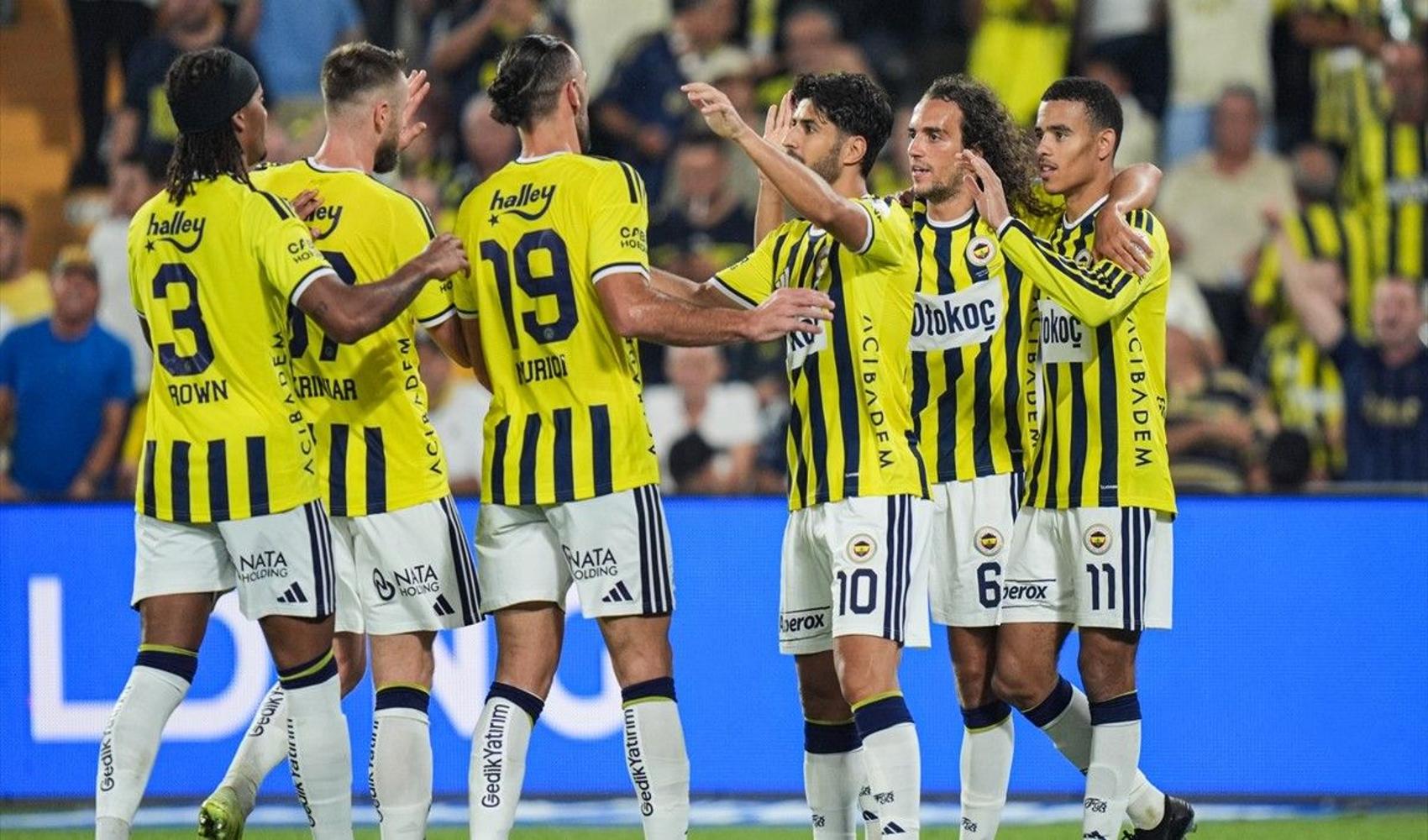 Fenerbahçe ligdeki ilk galibiyetini aldı