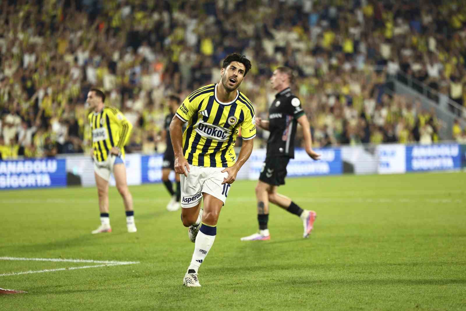 Fenerbahçe formasıyla sahada görülen Marco Asensio.