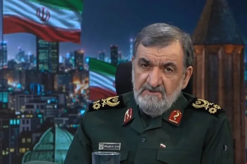 İranlı yetkili Muhsin Rızai’nin televizyon programındaki görüntüsü.