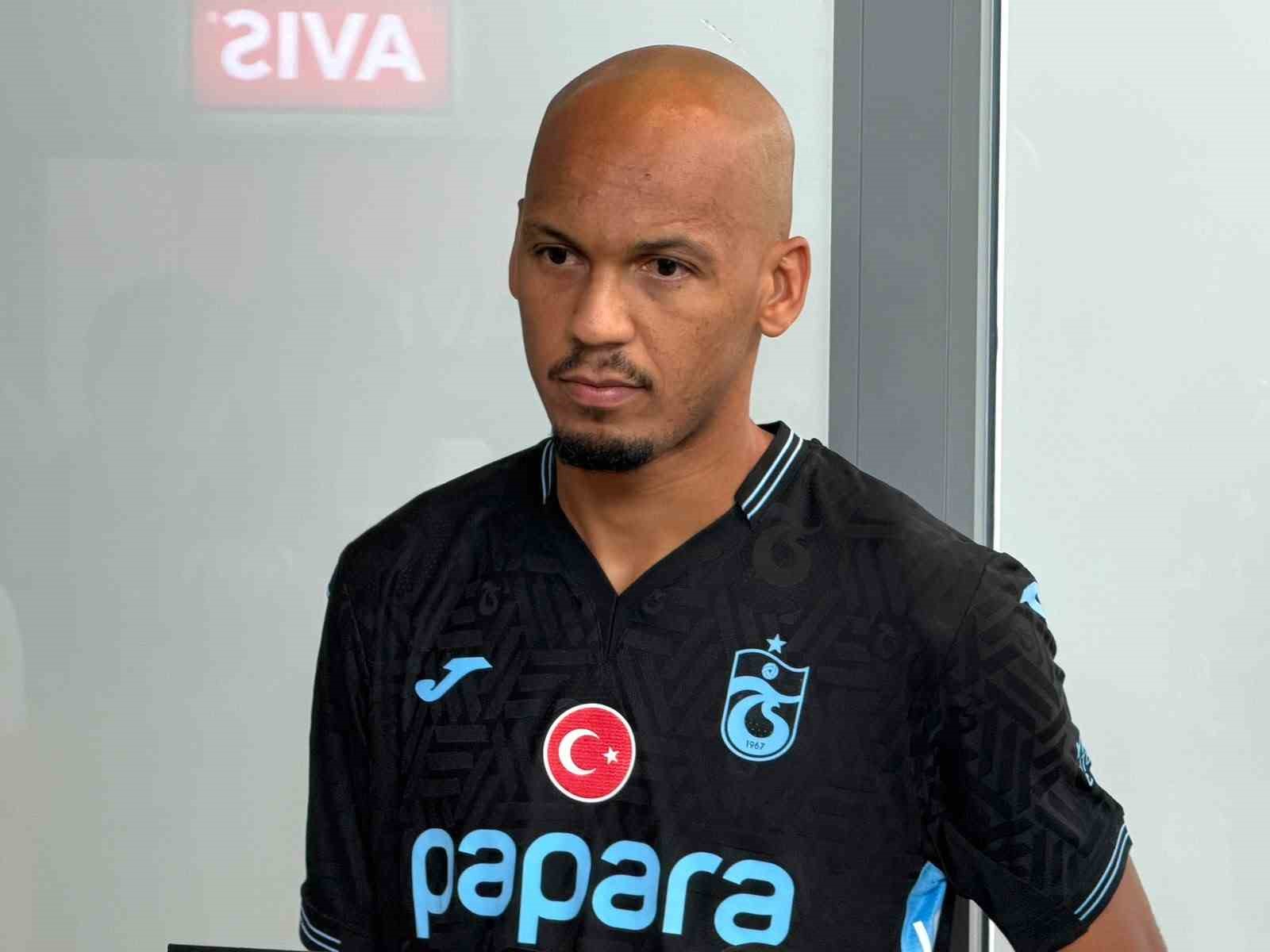 Fabinho, Trabzonspor formasıyla yakın planda görüntüleniyor.