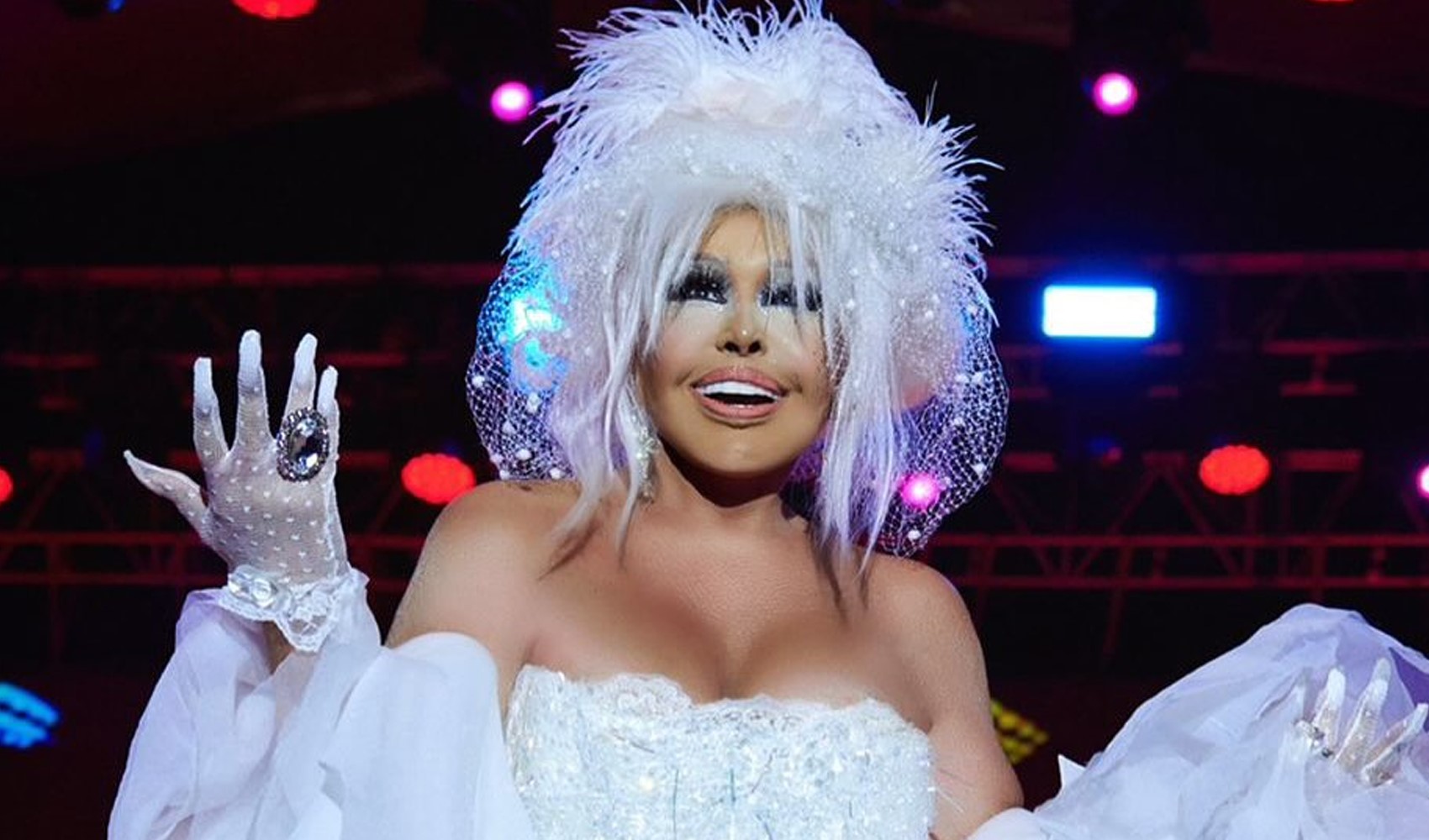 Bülent Ersoy konserinde seyirciyi azarlayıp küfür etti! 'Siz saygıdan ne anlarsınız be!'