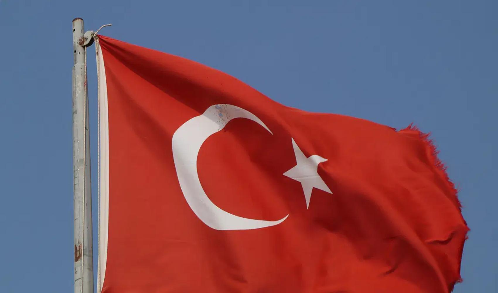 Burdur’da Avşar Tepe’deki Türk bayrağına tüfekle zarar verildi: Valilik inceleme başlattı