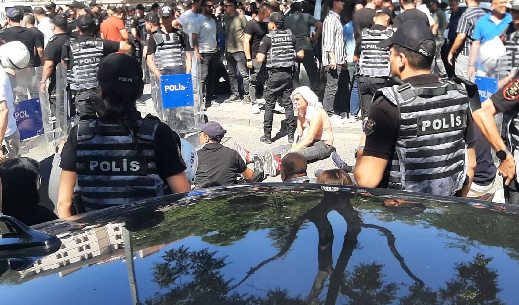 Gaziler MSB’ye yürümek istedi, çevik kuvvet ablukaya aldı! 'PKK bayrağıyla mı yürüyelim?'